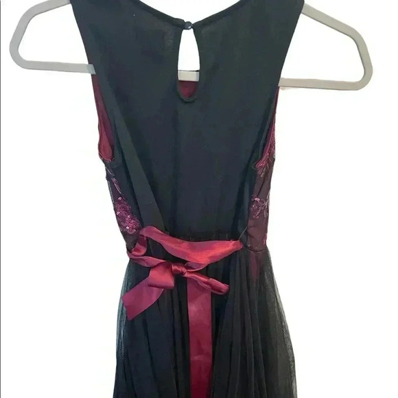 Lilt Juniors‎ burgundy dress - Picture 2 of 4